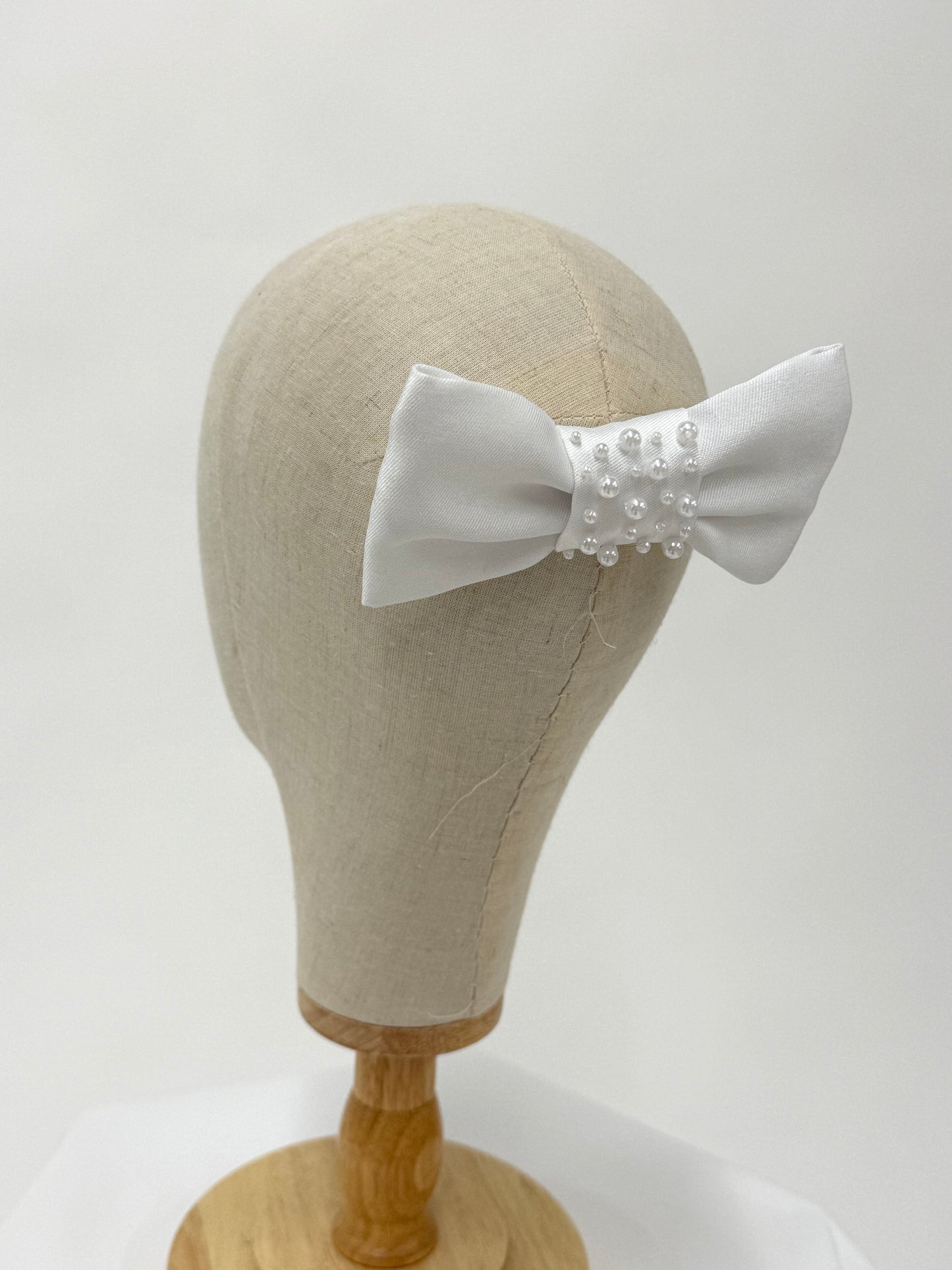 Dotted Pearl Bow