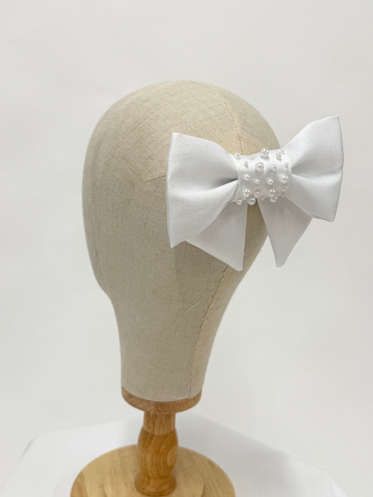 Dotted Pearl Bow