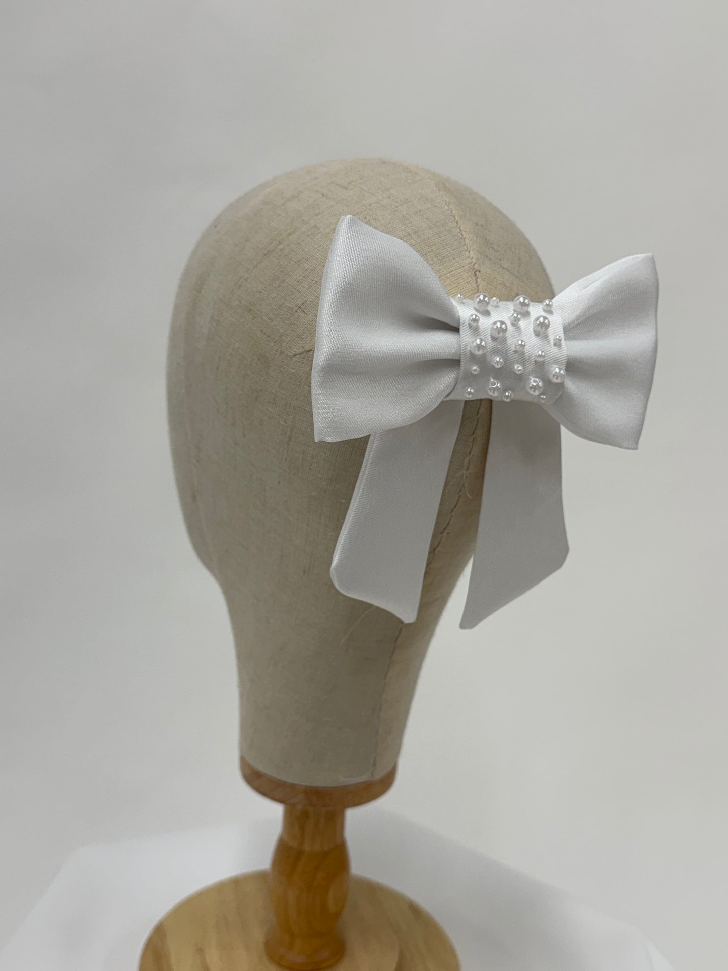 Dotted Pearl Bow